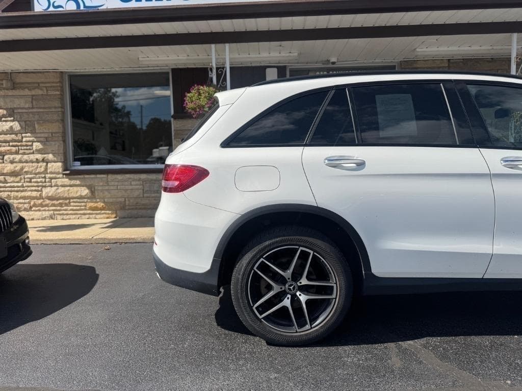 2018 Mercedes-Benz GLC GLC 300 4MATIC - Image 5